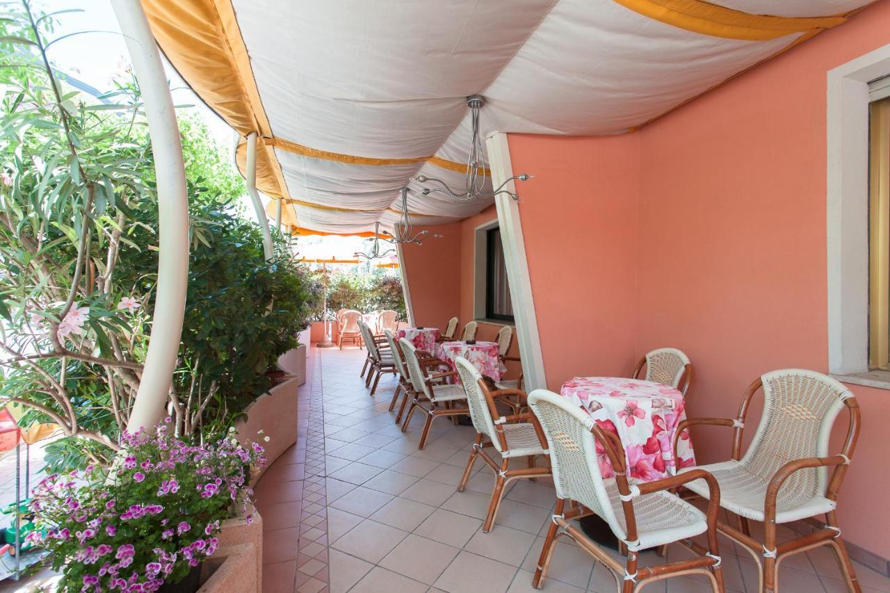 Hotel Joli Cesenatico Exterior photo