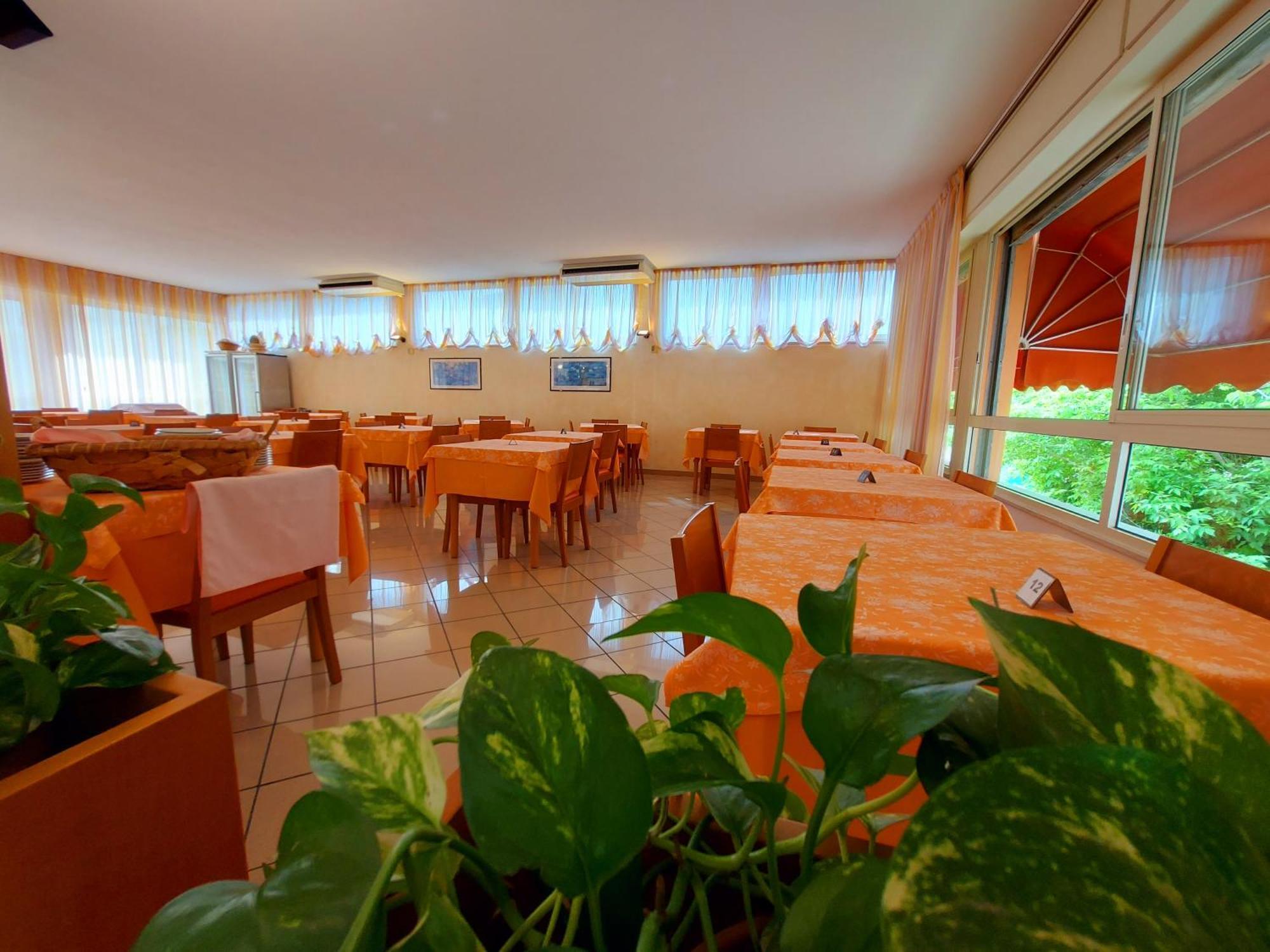 Hotel Joli Cesenatico Exterior photo
