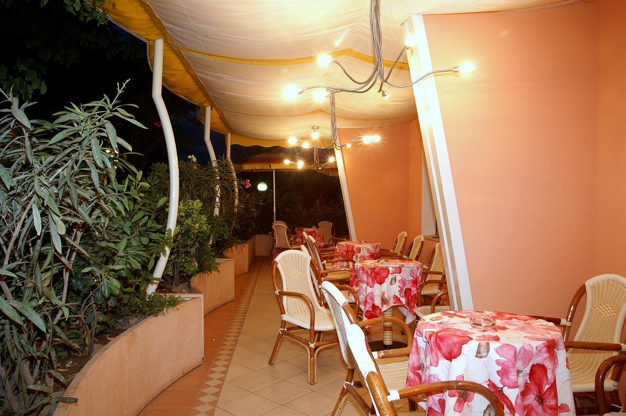 Hotel Joli Cesenatico Exterior photo